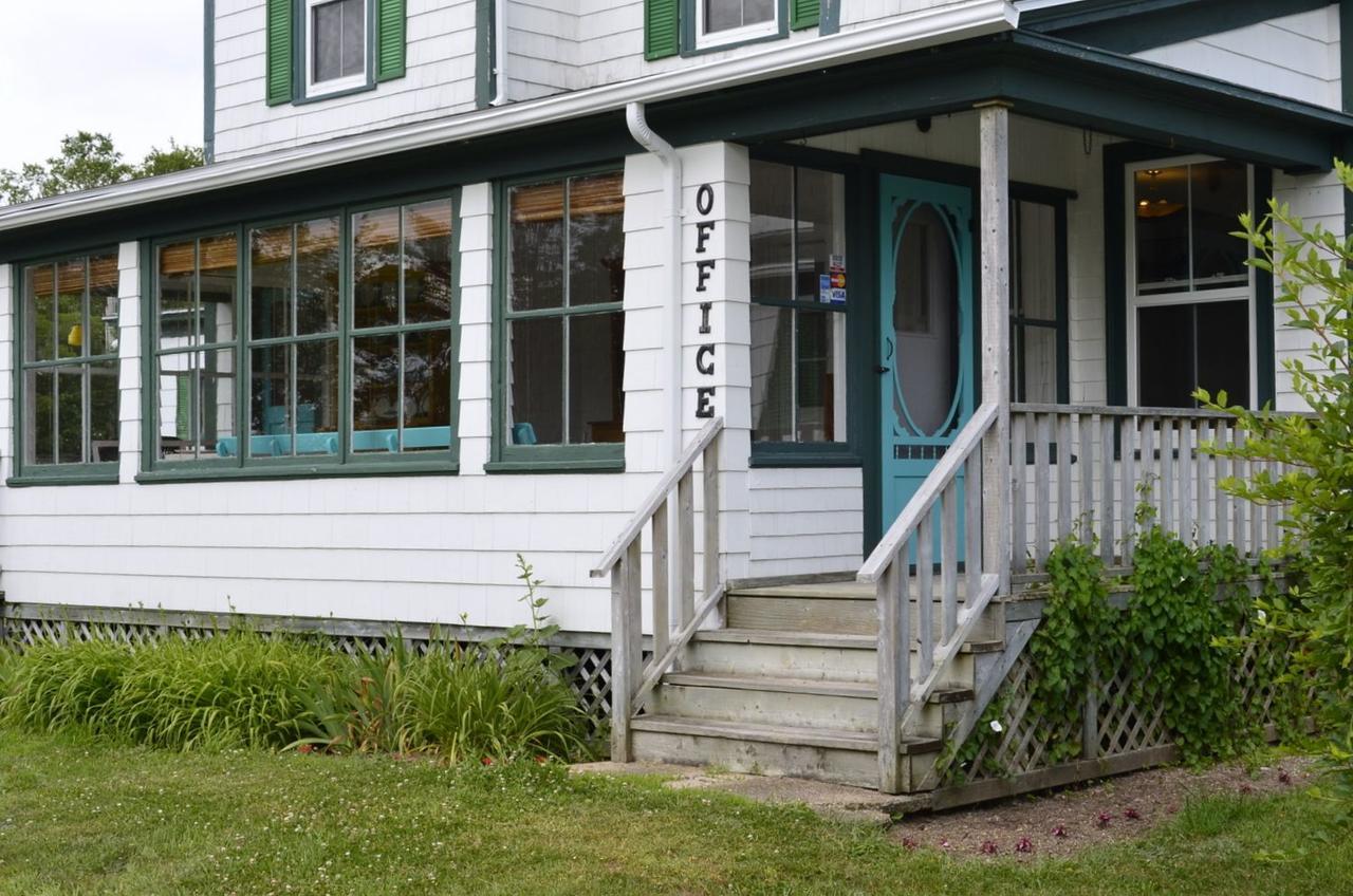 Still Point Lodge Deep Brook Exterior photo