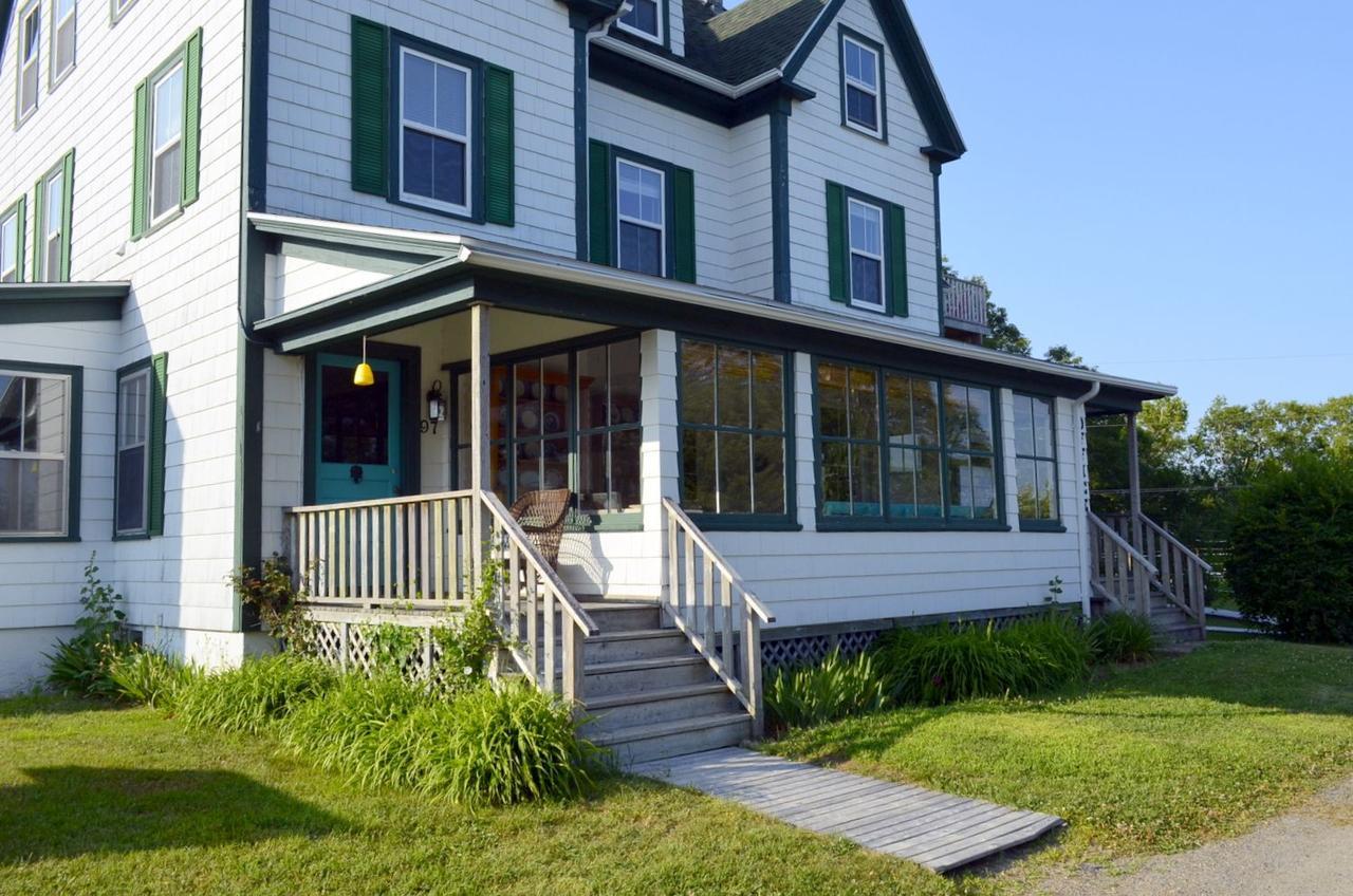 Still Point Lodge Deep Brook Exterior photo